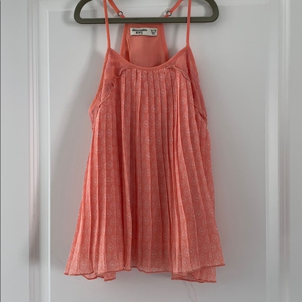 Pretty pleated peach tank with lace details